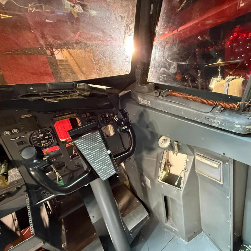 Detail of first officer side